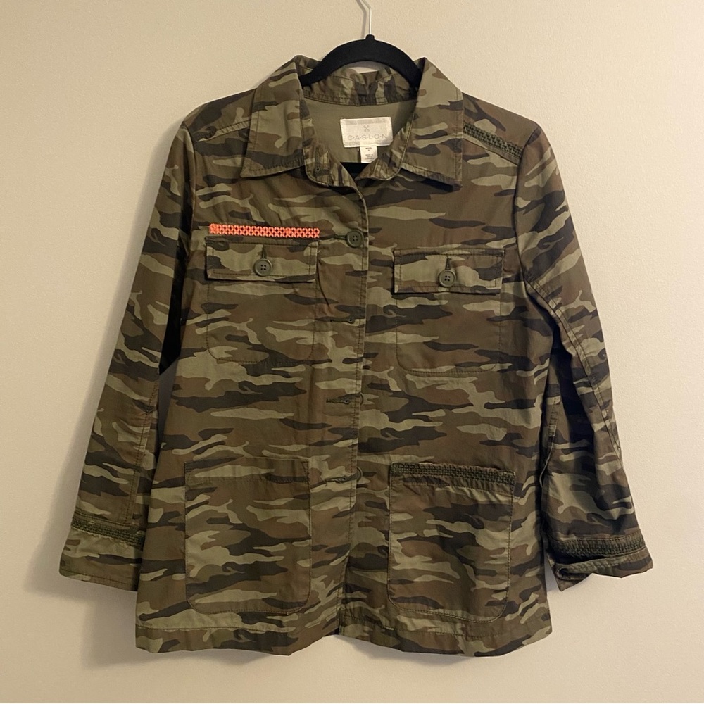 Camo Jacket with pink detail on front pocket